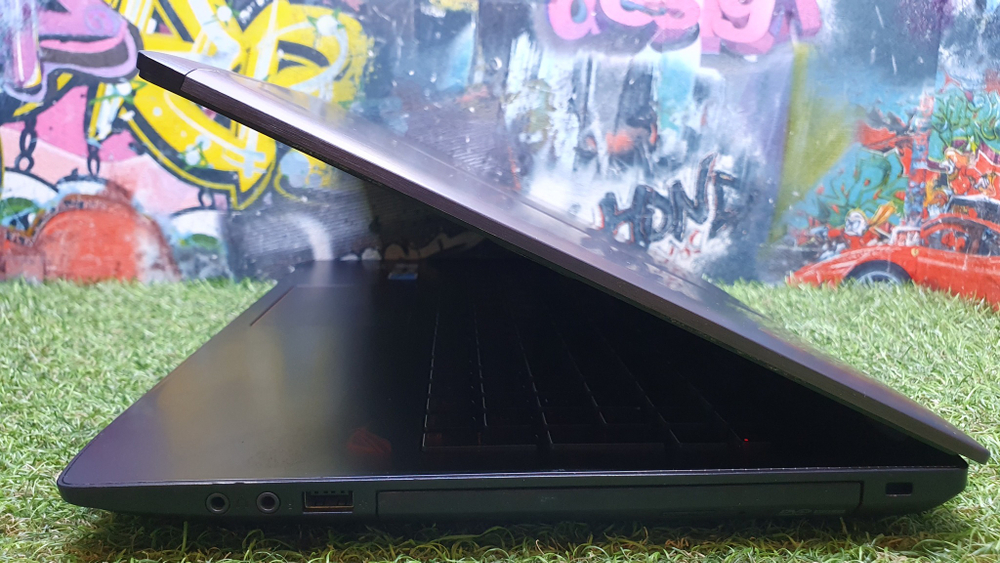 Игровой ASUS i7-6/8Gb/GTX 950M 4Gb/FHD