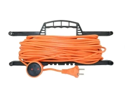 Удлинитель на рамке уличный силовой для сварки ПВС 2х1.5 мм 25 метров, влагозащитный литой штепсель для газонокосилки и триммера. Строительный удлинитель 25 метров, 1 гнездо оранжевый