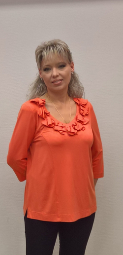 Трикотажный блузон с оригинальным принтом