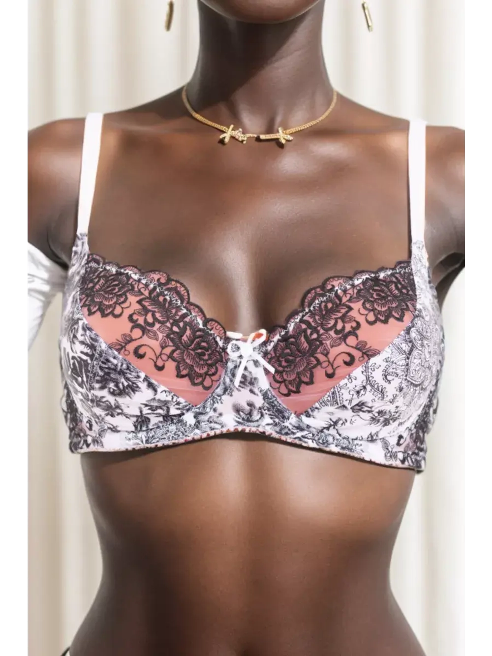 Французская модель Бюстгальтера большой размер с косточками