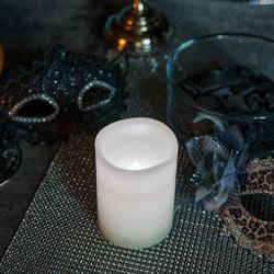 ULD-F052 RGB RC CANDLE Фигура светодиодная Свеча на батарейках 2АА не в-к. 7.5х10 см. 1 светодиод. RGB свет. Пульт ДУ в-к. TM Uniel
