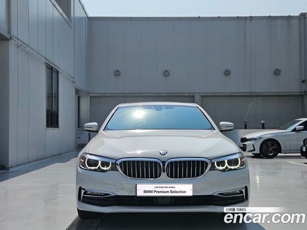 BMW 5 Series (G30) 520i Luxury (08.2019)