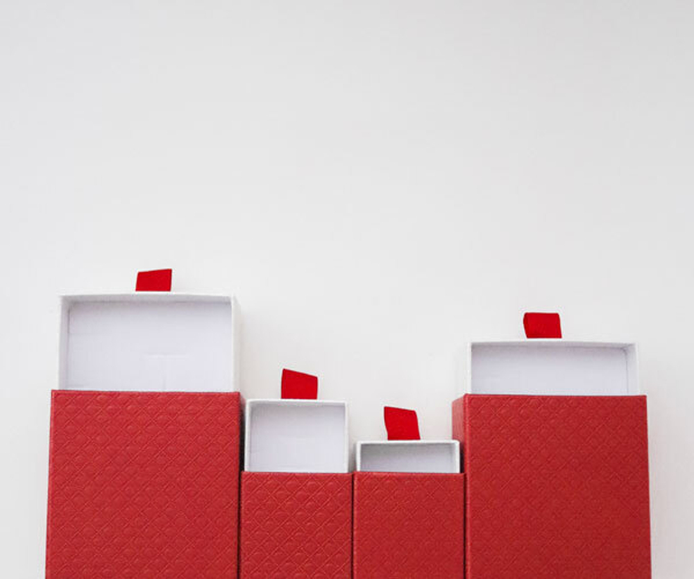 Картонный футляр‑слайдер для кольца и серёг