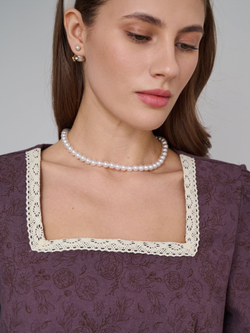 Платье с квадратным вырезом