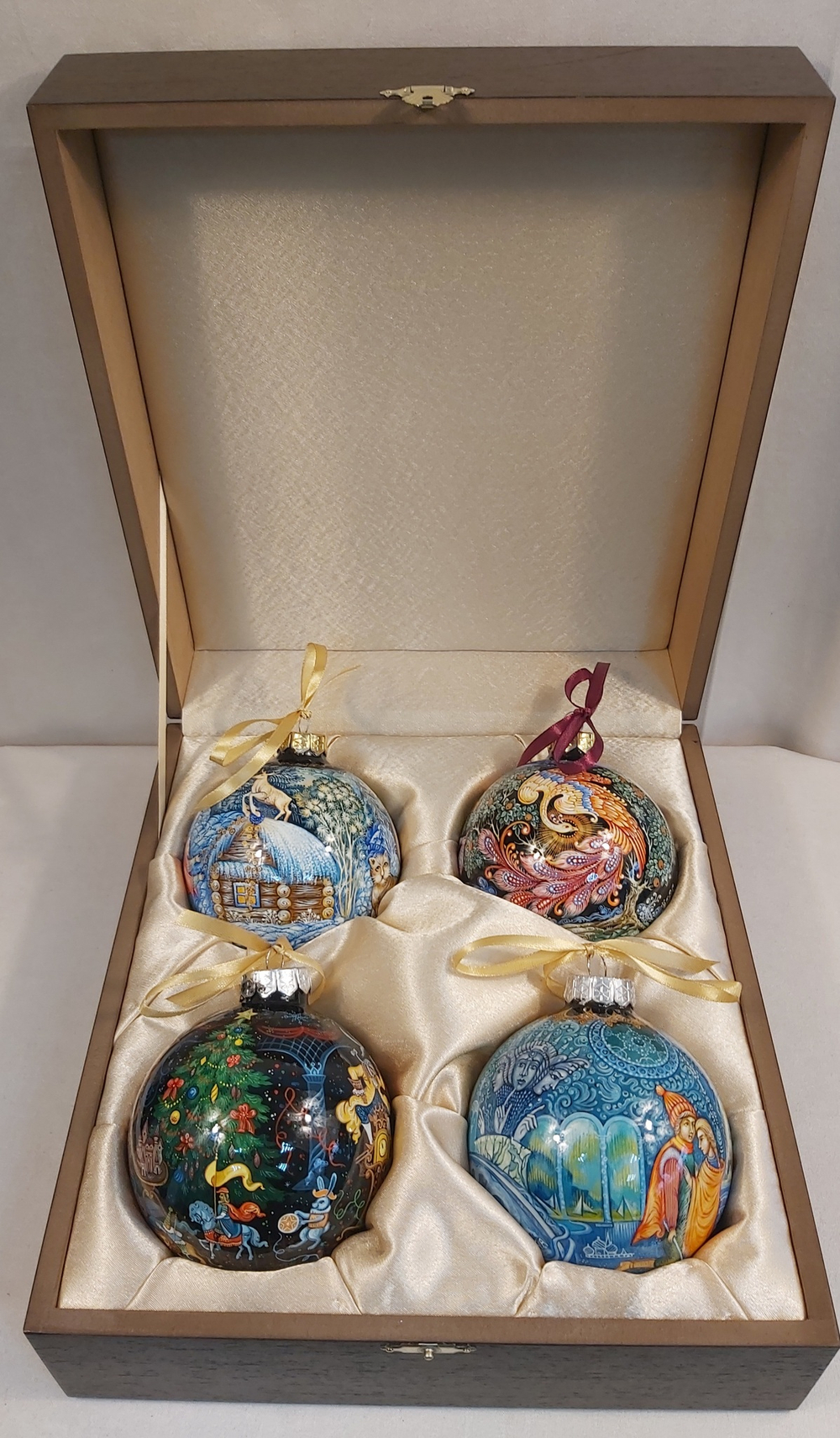 Сувенирный набор из 4-х новогодних шаров с ручной росписью Палех