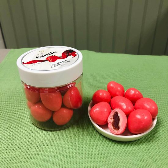 Экзотика Клубника в йогурте с клубникой, 100гр