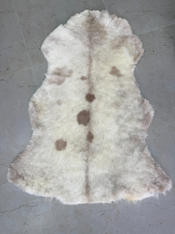 Шкура коврик меховой прикроватный овчина, 100х65 см.