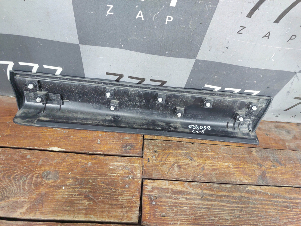 Накладка двери задней правой Mazda CX-5 2 (KF) 17-нв Б/У Оригинал KB7W51RC0D