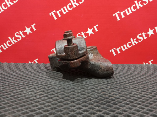 Кронштейн переднего стабилизатора правый