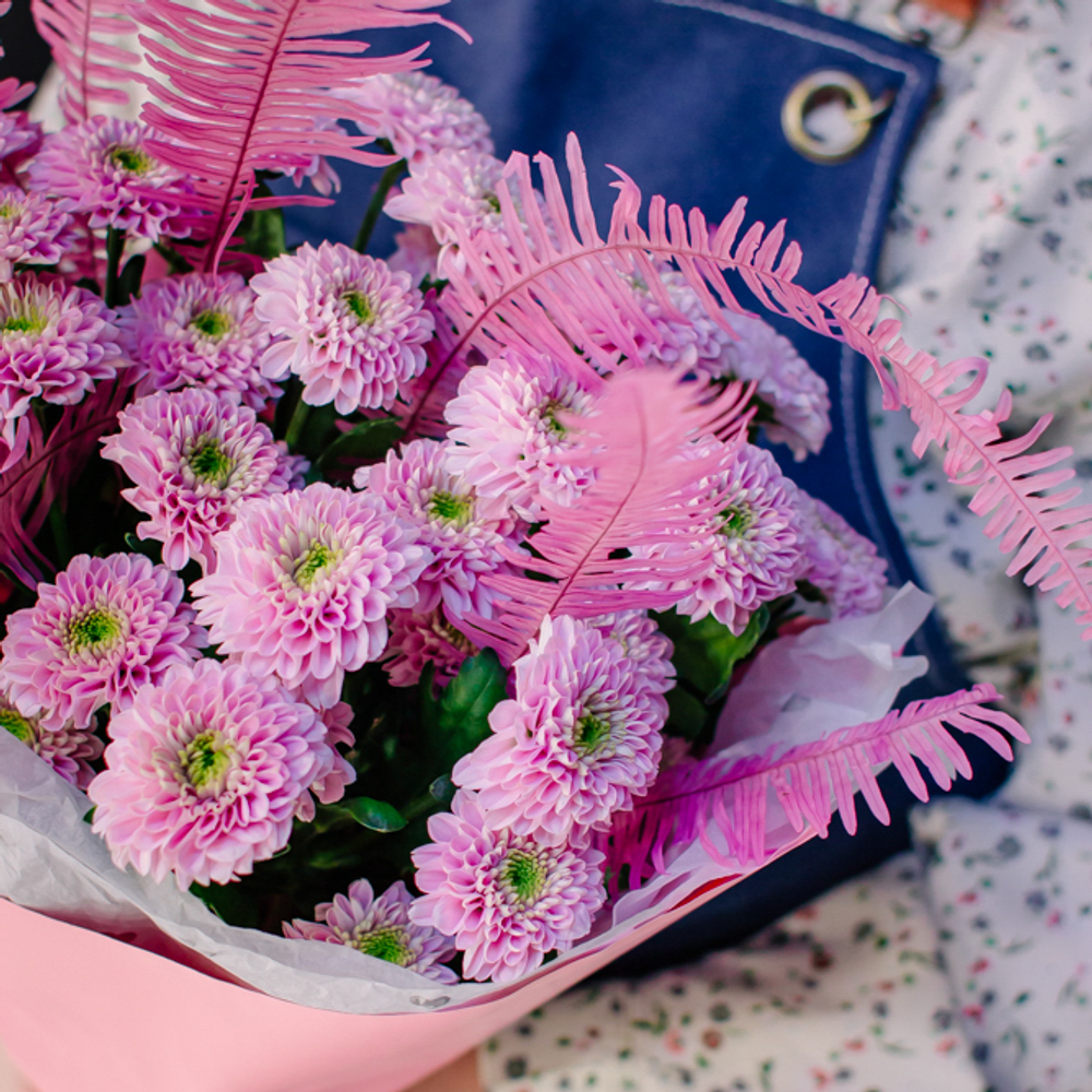 17. Милый букет из розовых кустовых хризантем