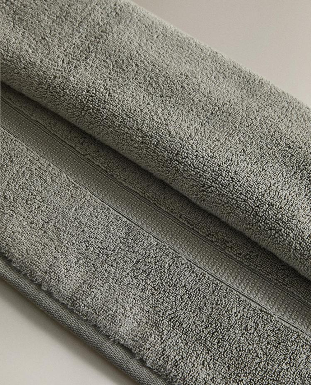 ZARA HOME БАННОЕ ПОЛОТЕНЦЕ С ДВОЙНОЙ КАЙМОЙ, ЗЕЛЕНЫЙ