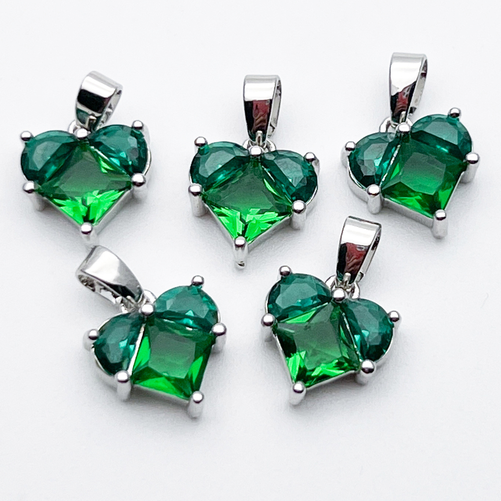Подвеска Сердце, цвет серебро (родий)+изумрудный, размер 10 мм, цена за 1 шт