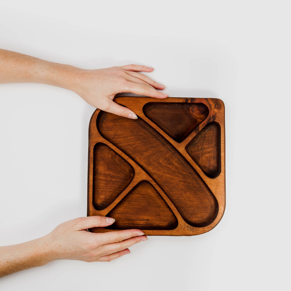 Деревянная менажница для подачи блюд из кедра