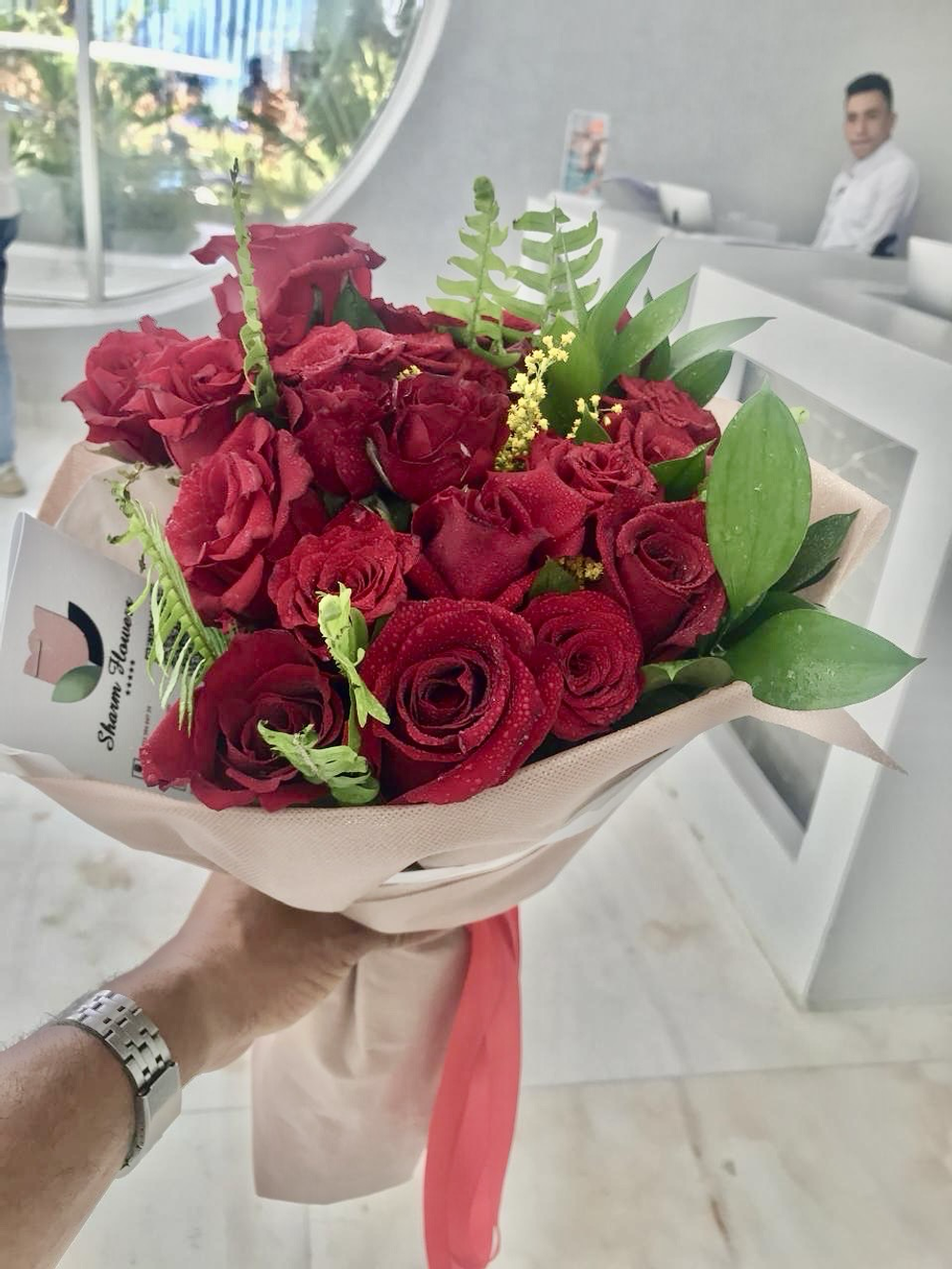 17 алая Роза