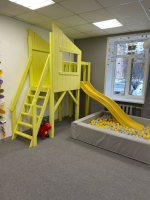 Детский игровой домик с горкой для помещения