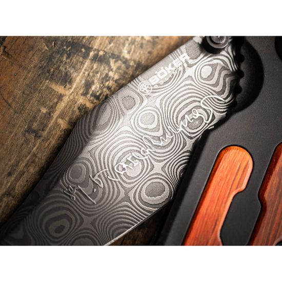 Складной нож Boker 11KAL48DAM Kalashnikov Bayonet Damascus c клинком из стали Damascus, рукоять алюминий / дерево