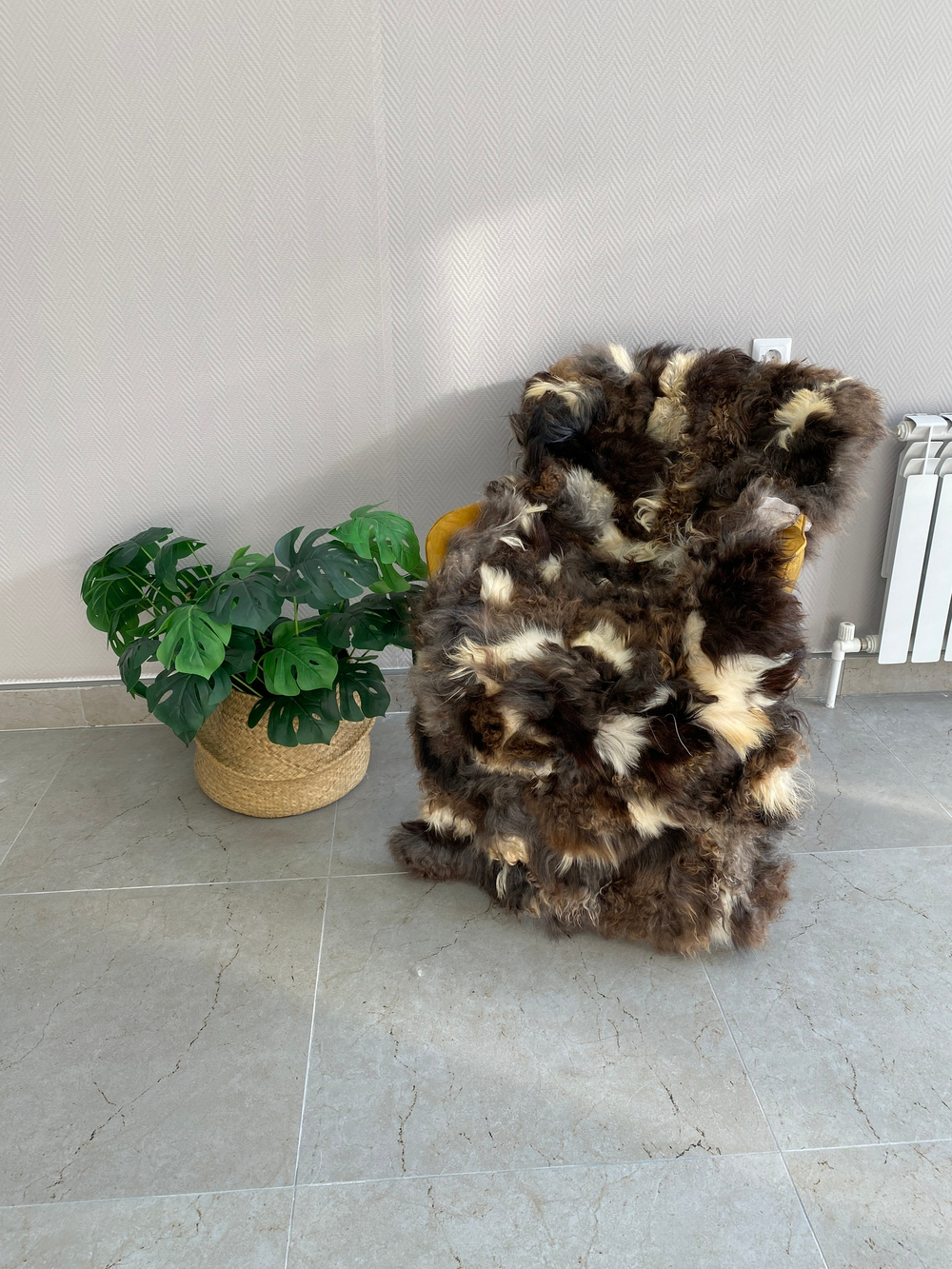 Коврик прикроватный накидка на кресло из кусочков овчины, 160 х 50 см.