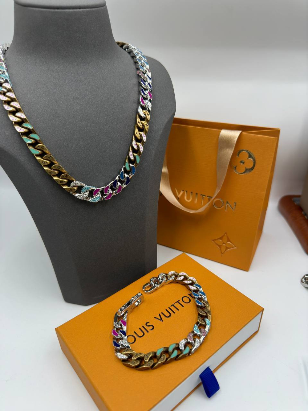 Цепь Louis Vuitton