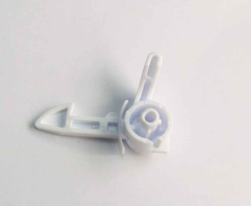 Крючок дверки загрузочного люка стиральной машины Whirlpool с вертикальной загрузкой 309361