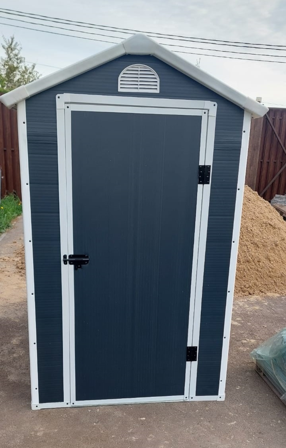 Пластиковый сарай Black Fox Modernist B 4x6