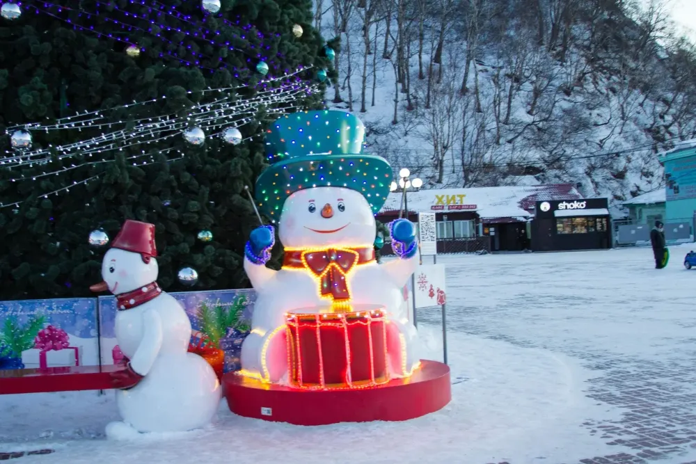 новогодний снеговик с барабаном
