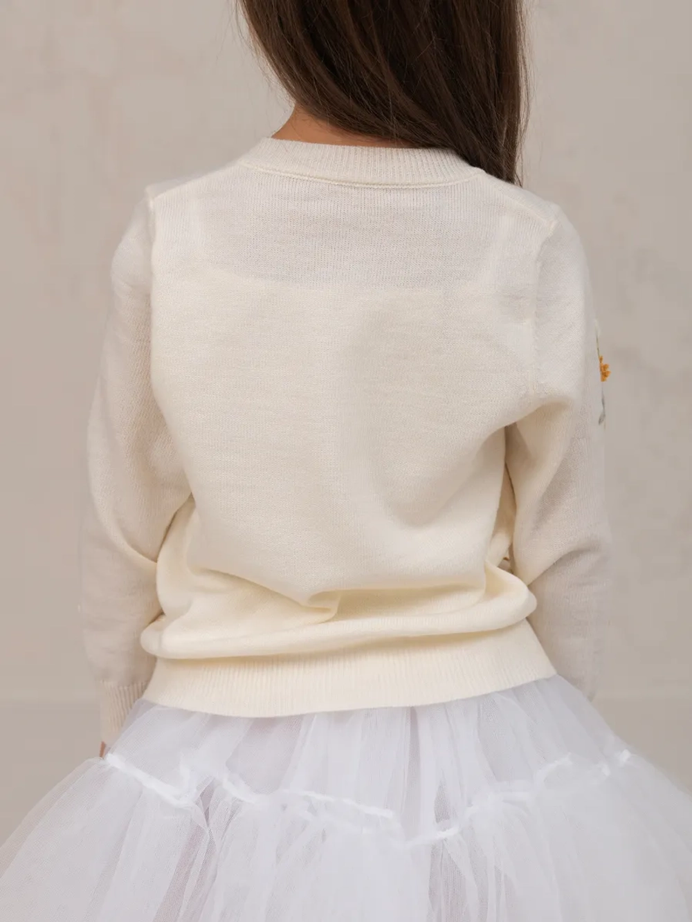 Кофта для девочки на пуговицах с вышивкой