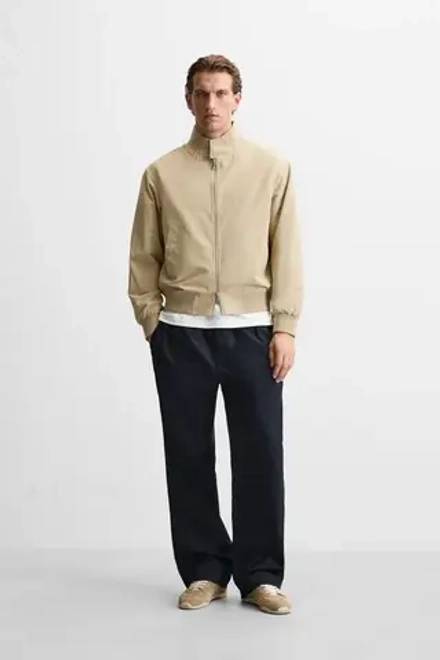 ZARA БОМБЕР ИЗ ВЫСОКОТЕХНОЛОГИЧНОЙ ТКАНИ, БЕЖЕВЫЙ
