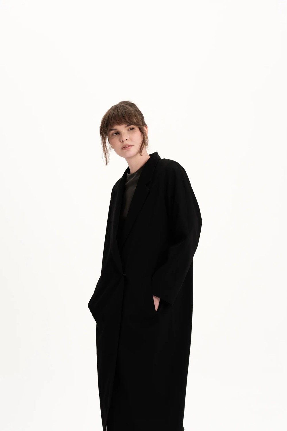 Чёрный двубортный тренч