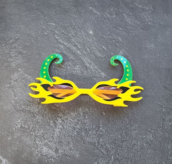 Очки Черт жёлтые с зелёным