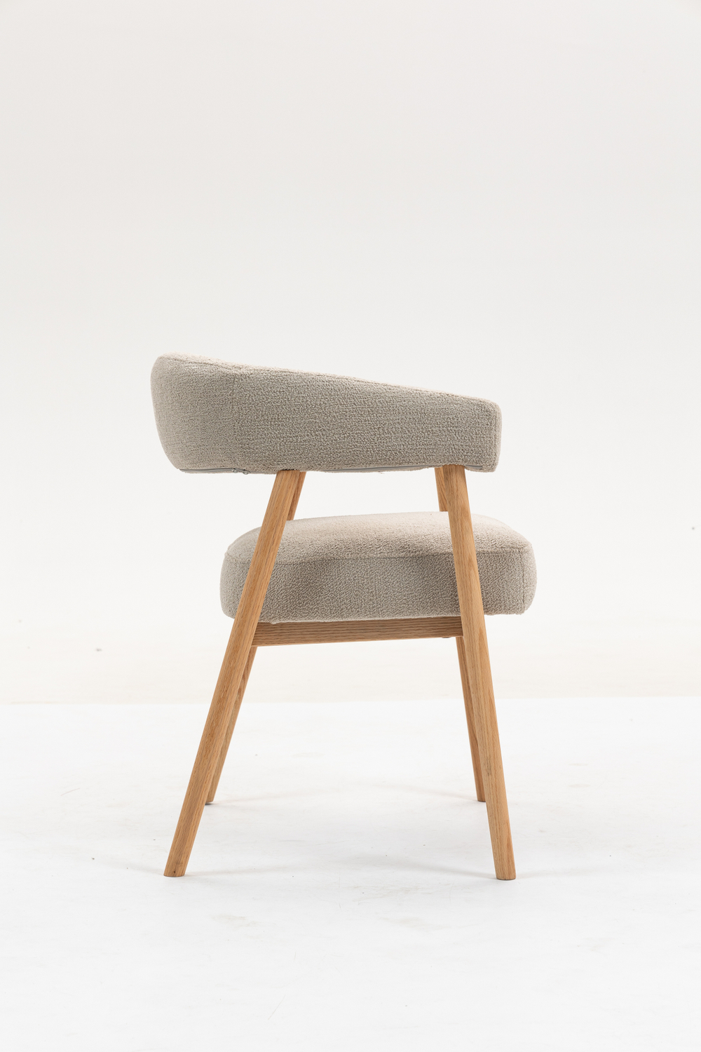 Стул обеденный Zubo с деревянными ножками бежевый