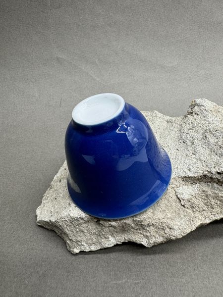 Чашка синяя с росписью внутри, фарфор, 50мл