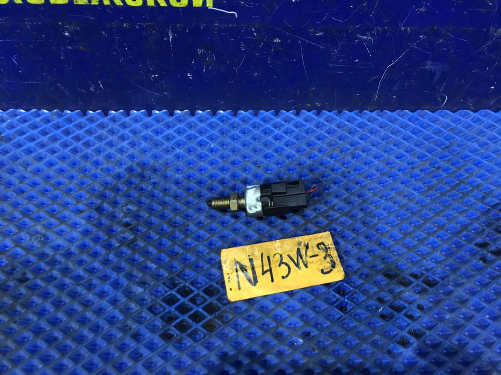 Датчик педали тормоза MITSUBISHI CHARIOT 1994