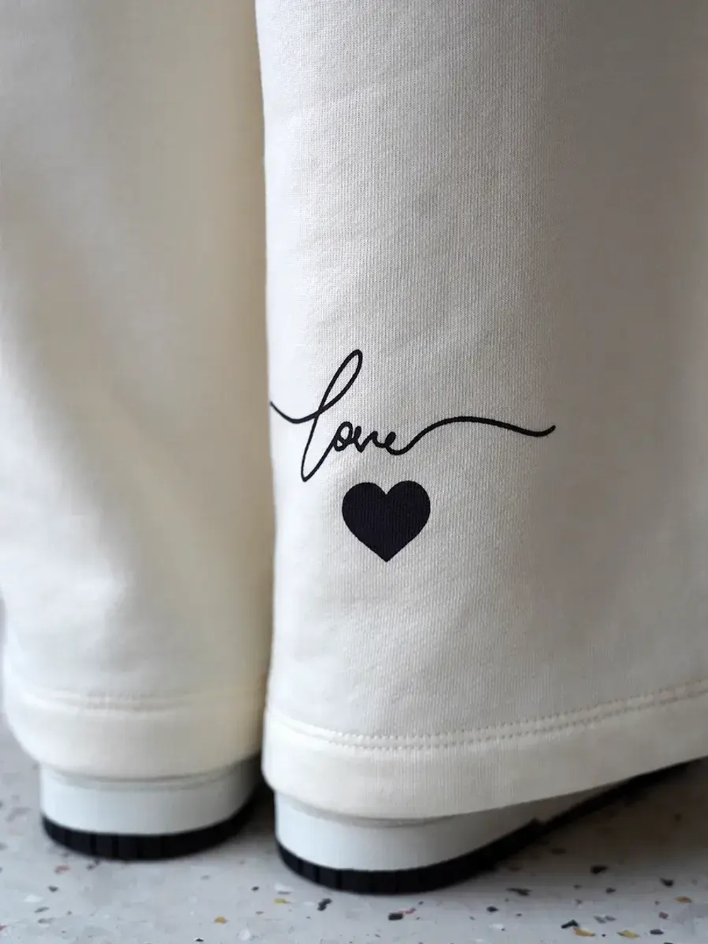 Спортивный костюм для девочки в школу