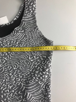 Платье базовом оттенке, визуально на 42 размер