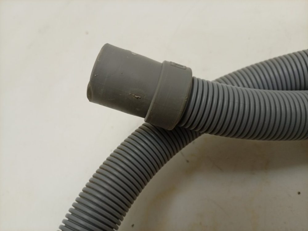 WMUF5050 кт42 Сливной шланг стиральной машины Hotpoint-Ariston б/у