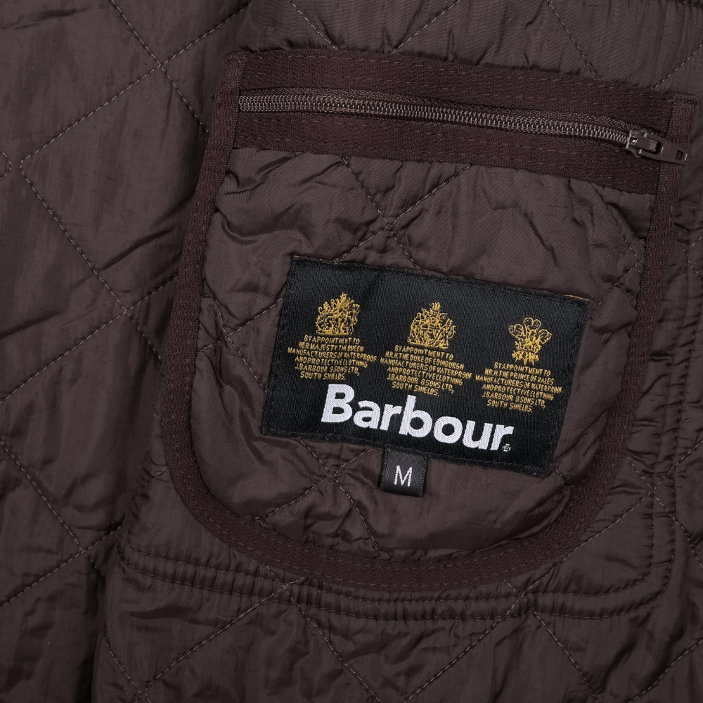 Аккуратная стеганка Barbour шоколадного цвета, М свободный