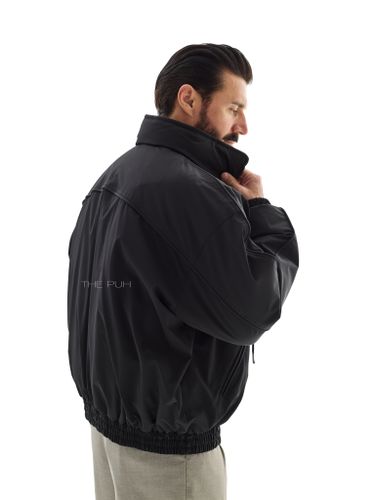 Утепленный черный бомбер на молнии