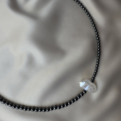 Колье "Стальной луч" с гематитом и кристаллом