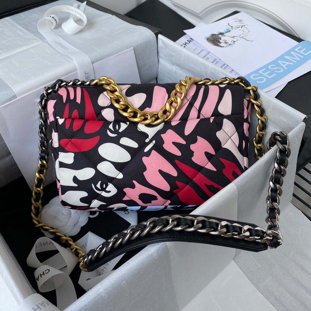 Chanel 19 26 cm