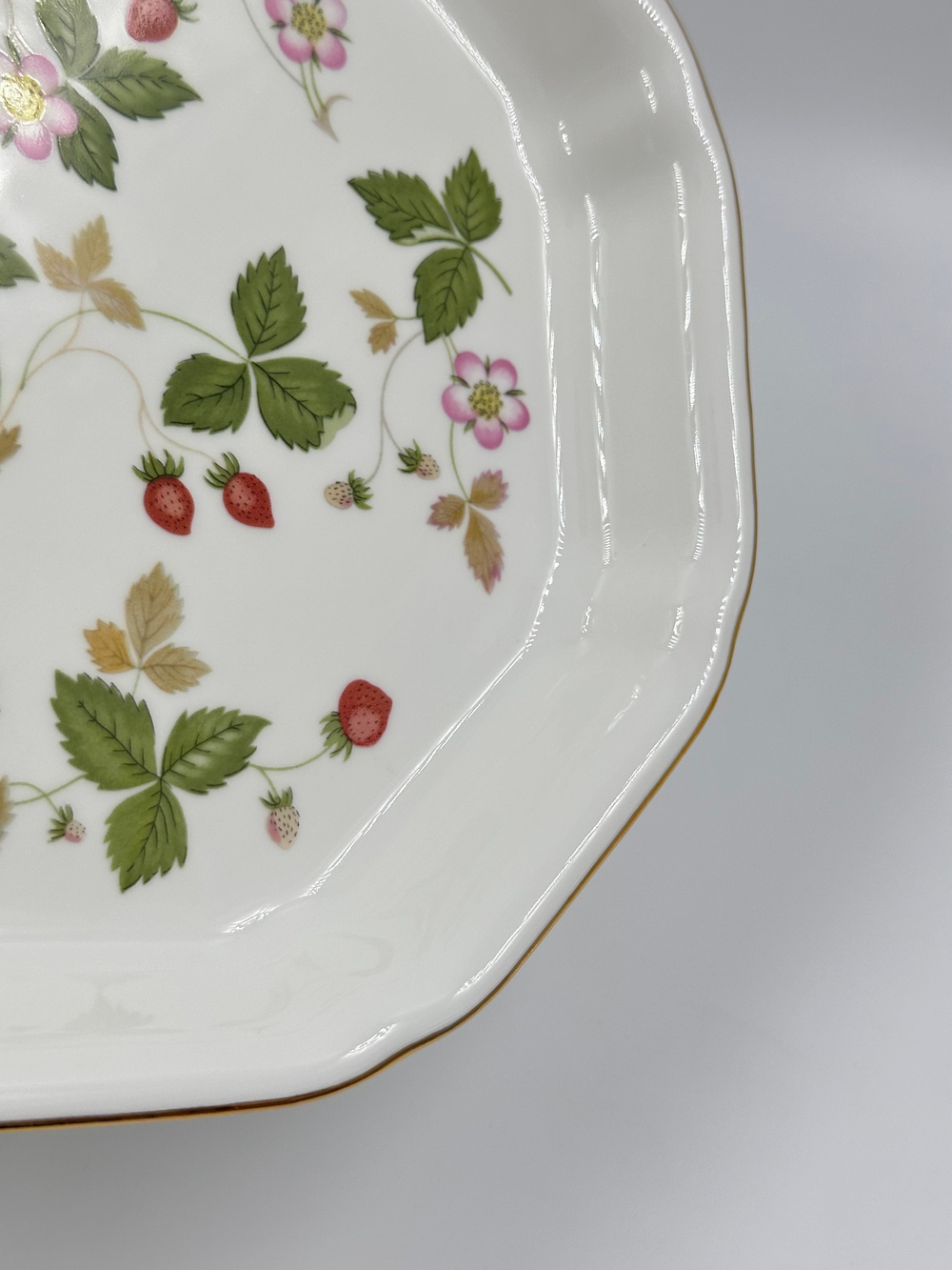 Блюдо 24,5см Wedgwood, Wild Strawberry