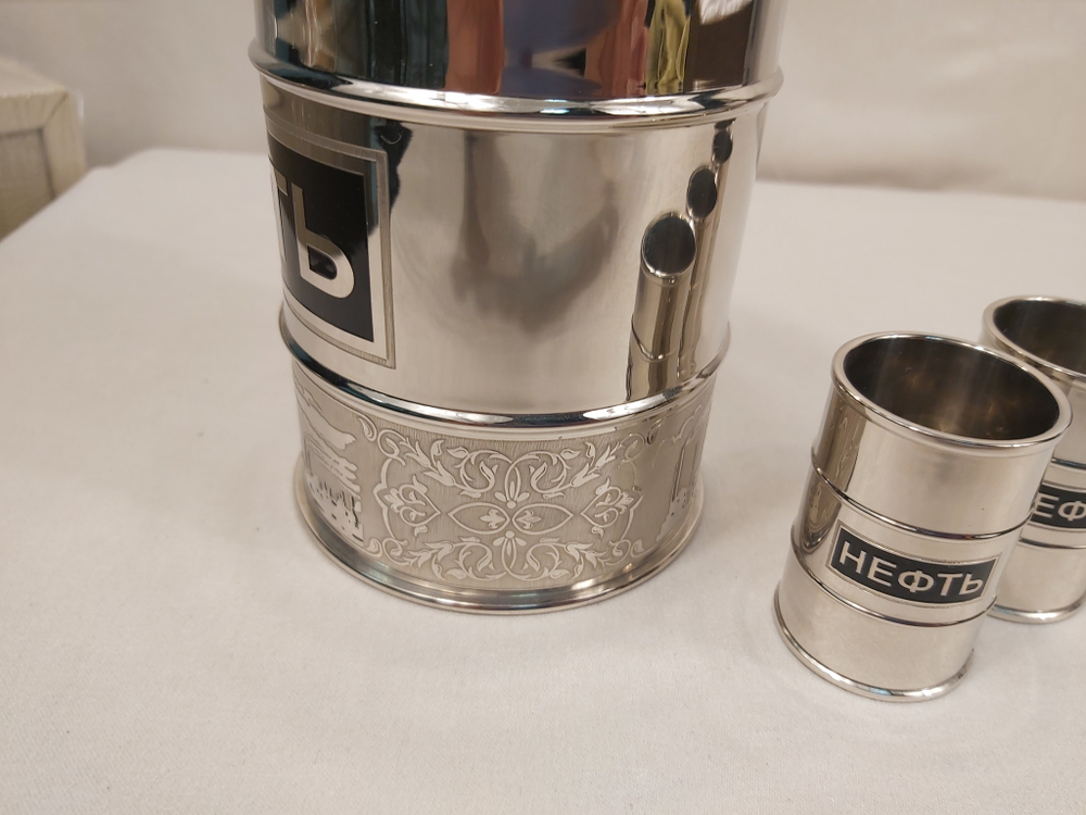 Подарочный набор со штофом "Подарок нефтянику"