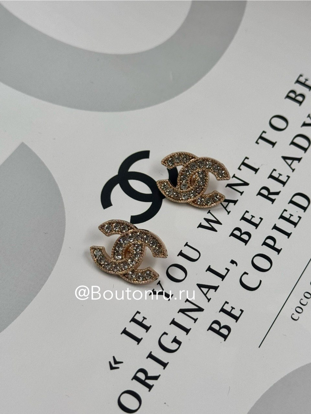 Пуговицы Шан. Золото Лого стразы 22 мм