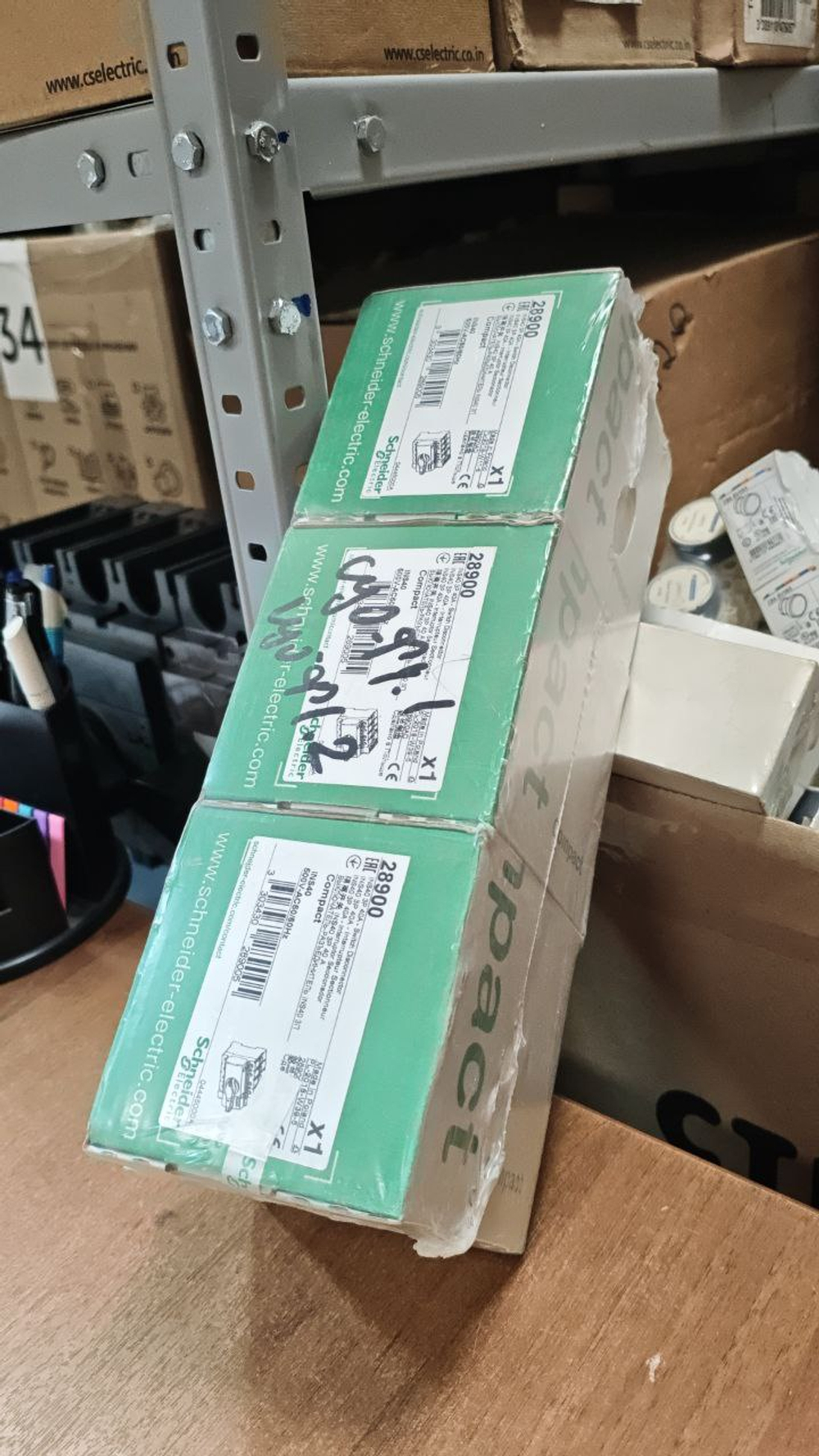 Schneider Electric Interpact INS/INV Выключатель-разъединитель 3P 40А рукоятка спереди