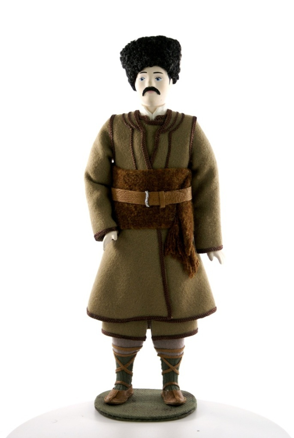 Кукла интерьерная в мужском костюме. Сербия. Южные славяне