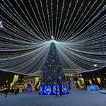 Светодинамическая елка каркасная - встроенная гирлянда: холодный свет - "Уральская" 8 м