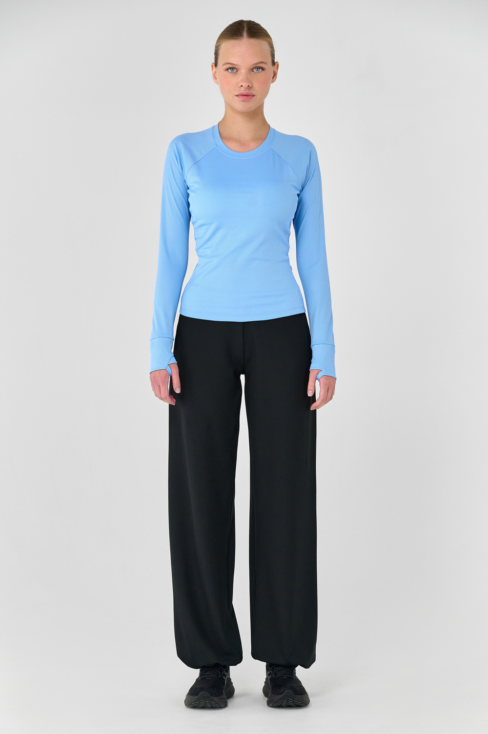 Лонгслив приталенный с чашками