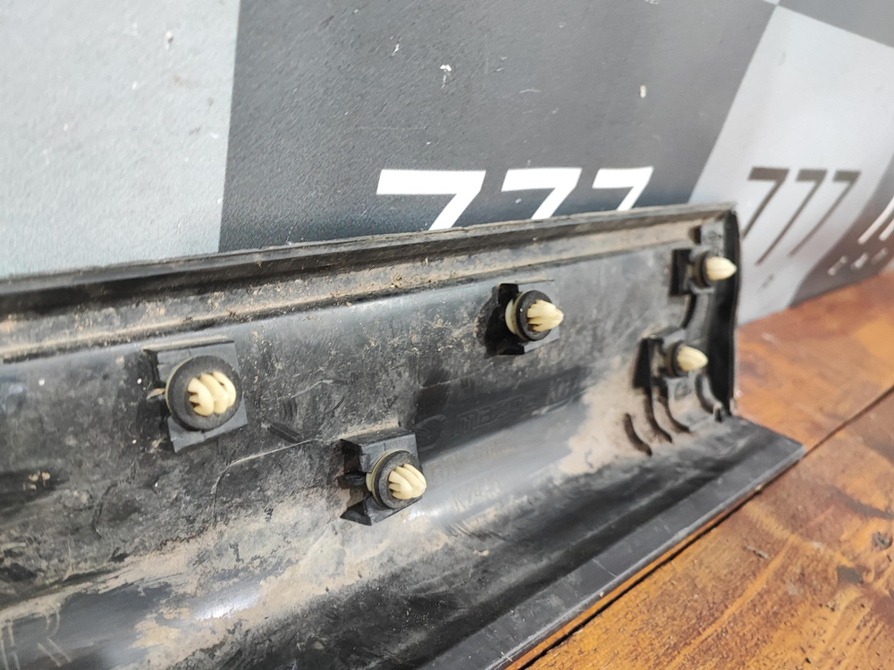 Накладка двери задней правой Mazda CX-5 2 (KF) 17-нв Б/У Оригинал KB7W51RC1