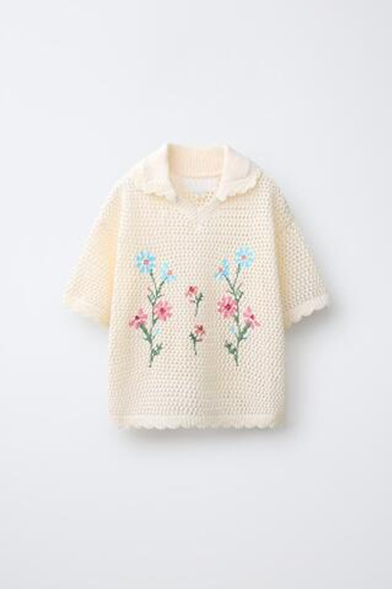 ZARA ВЫШИТОЕ ТРИКОТАЖНОЕ ПОЛО, ЖЕЛТОВАТО-БЕЛЫЙ