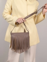 Сумка через плечо маленькая с бахромой