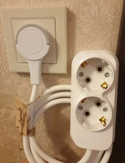 Удлинитель 2 розетки 0,5 метра с плоской потайной вилкой невидимкой угловой